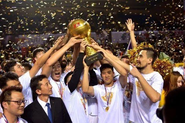 中国男篮祝贺崔永熙：希君生羽翼 一化北溟鱼