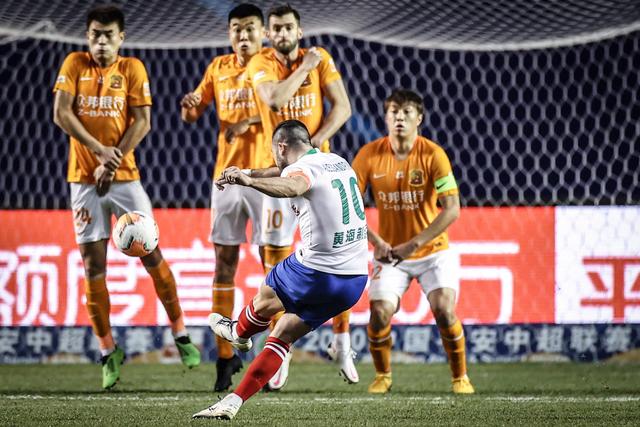 徐杰22+11广东胜山东 莫兰德19+10于德豪14分